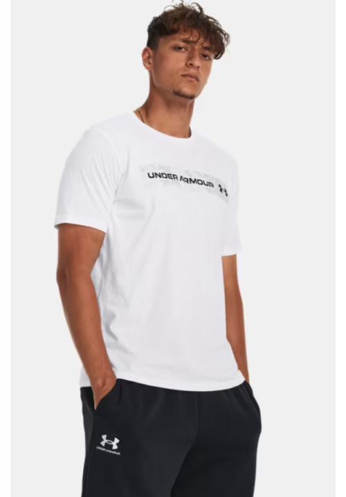 Camiseta de manga corta UA Camo Chest Stripe para hombre