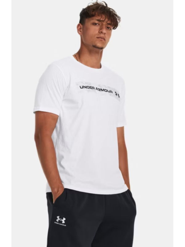 Camiseta de manga corta UA Camo Chest Stripe para hombre