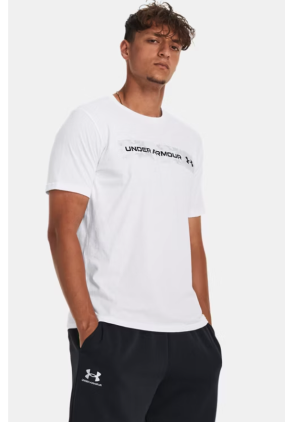 Camiseta de manga corta UA Camo Chest Stripe para hombre
