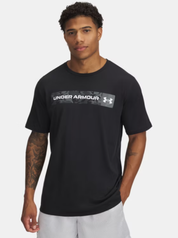 Camiseta de manga corta UA Camo Chest Stripe para hombre